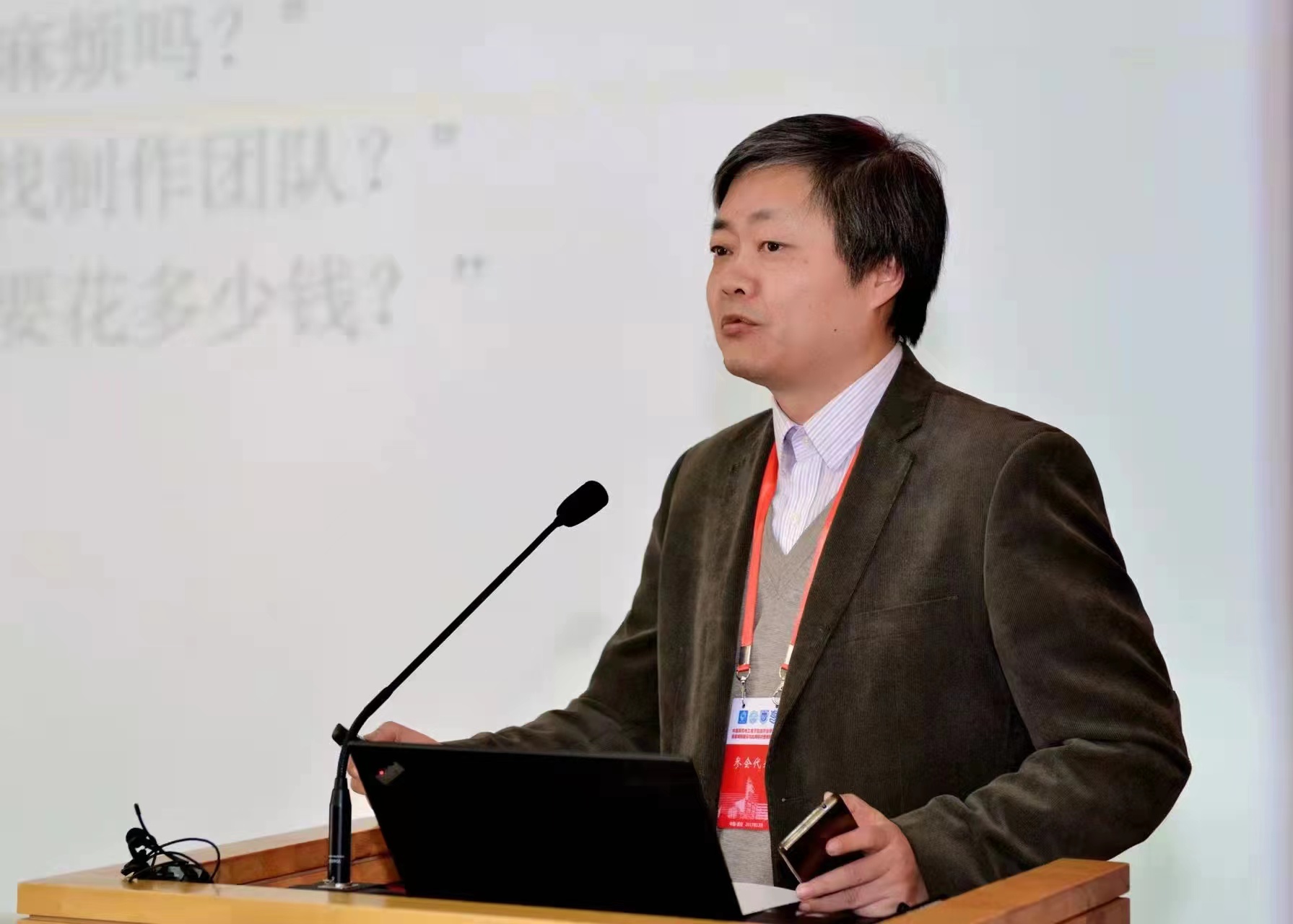 以你為鏡：平凡相伴里的微光——記東南大學(xué)杰出教學(xué)獎(jiǎng)獲得者、信息科學(xué)與工程學(xué)院孟橋教授
